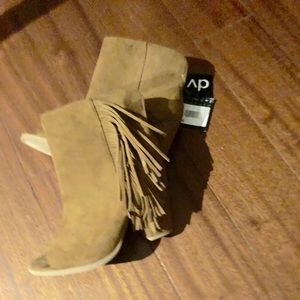 Moccasin Boots With fringes